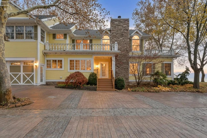 Nearby Listing Image