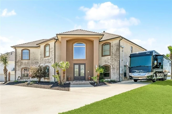 Nearby Listing Image