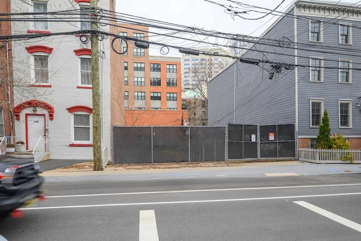 Nearby Listing Image