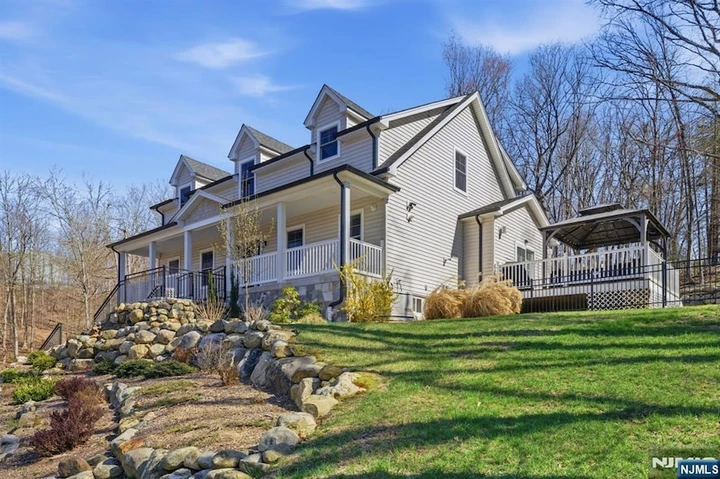 Nearby Listing Image