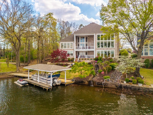 Nearby Listing Image