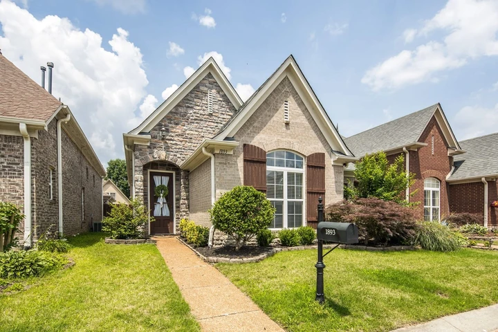 Nearby Listing Image