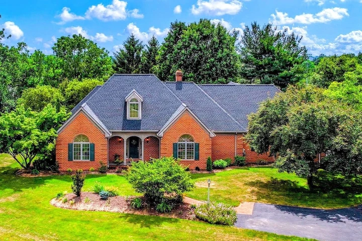 Nearby Listing Image
