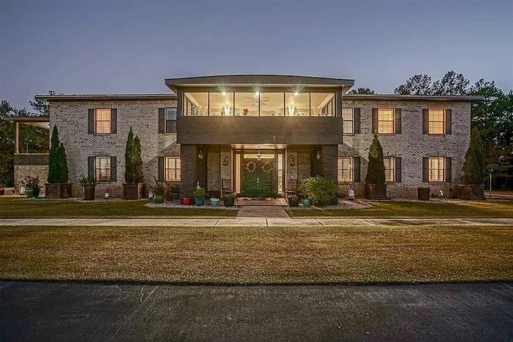 Nearby Listing Image