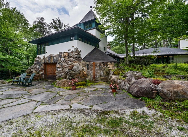 Nearby Listing Image