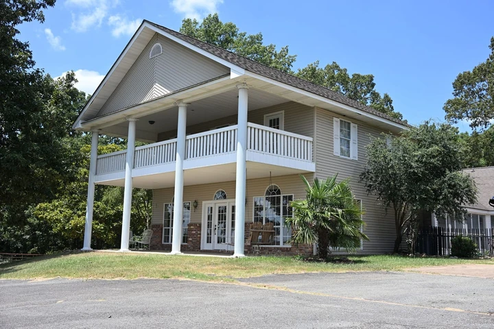 Nearby Listing Image