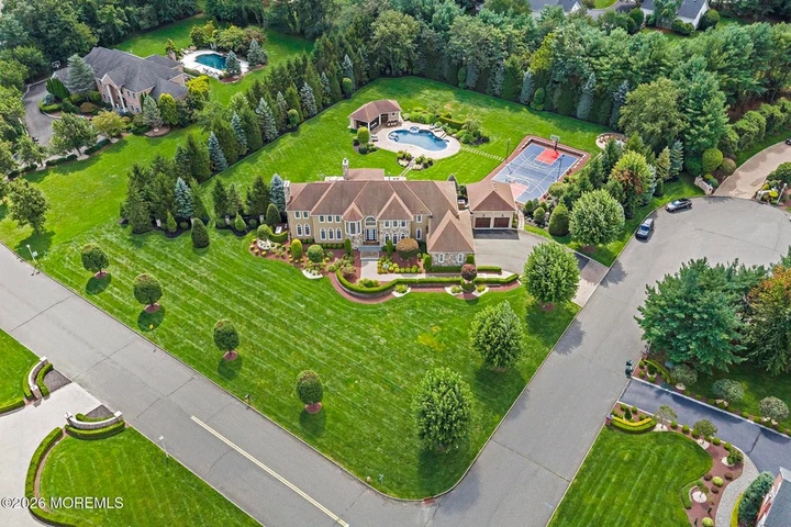 Nearby Listing Image